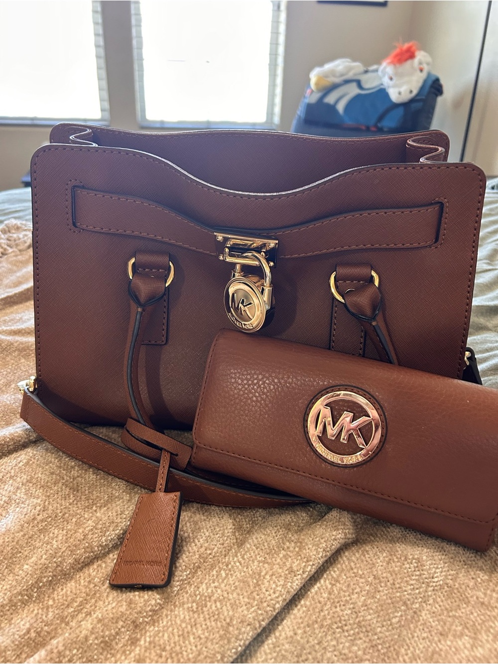 Michael Kors Medium Hamilton in Saffiano Leather with Wallet